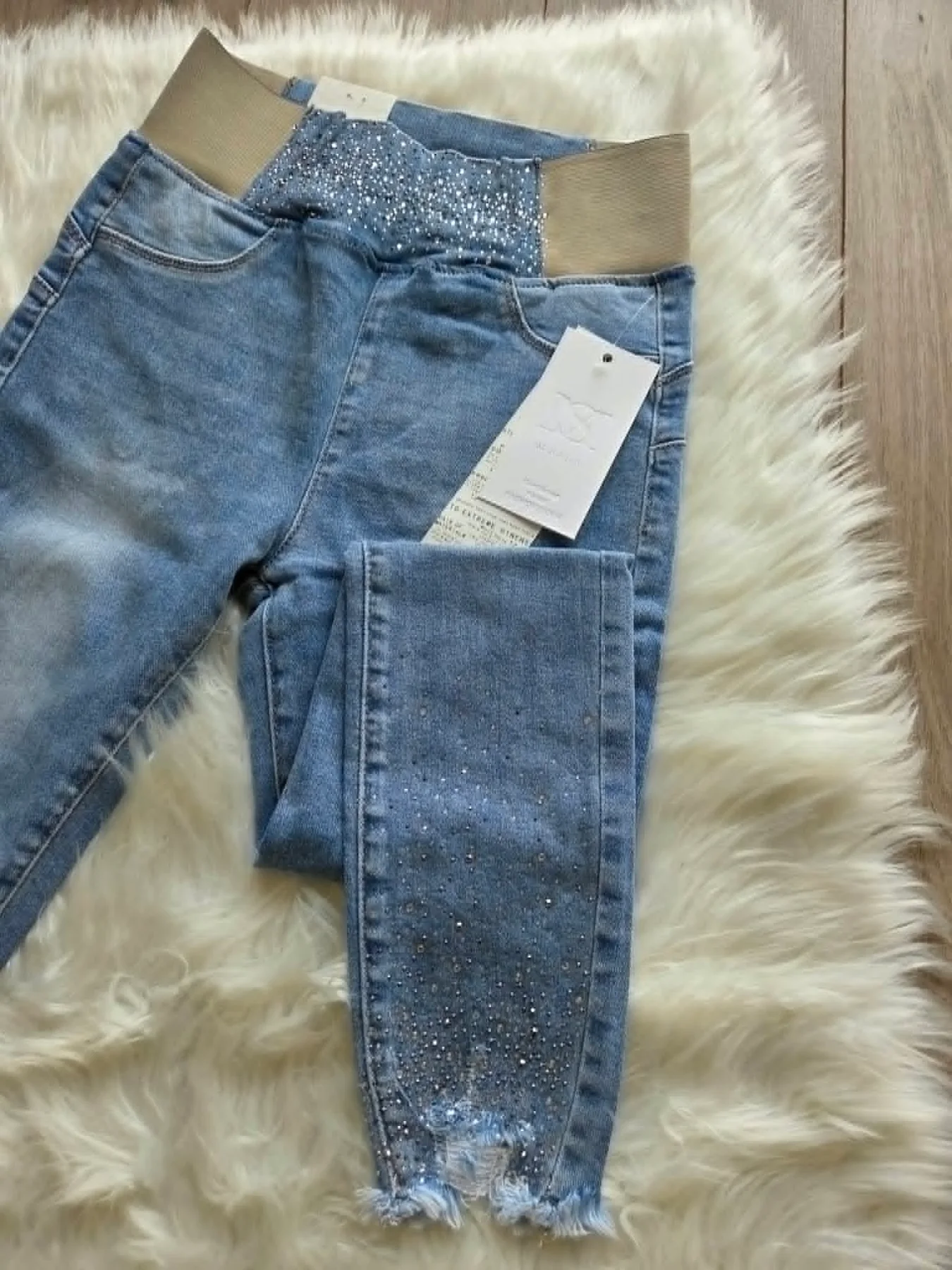 gumis derekú farmer, strasszos jeggings, rojtos aljú farmer, világoskék női nadrág, csillogó női jeggings, kényelmes női farmer, magas derekú jeggings, sztreccs női nadrág.