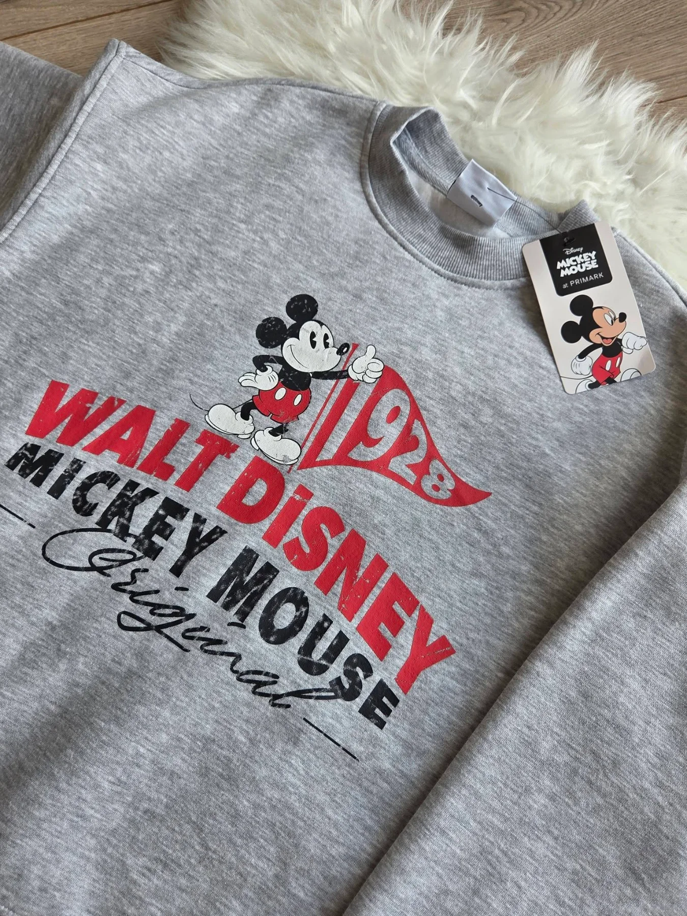 Mickey egér pulóver, Disney női pulóver, szürke melírozott felső, vintage Disney pulóver, retro mintás pulóver, Mickey Mouse ruha, pamut női pulóver, kereknyakú pulóver.