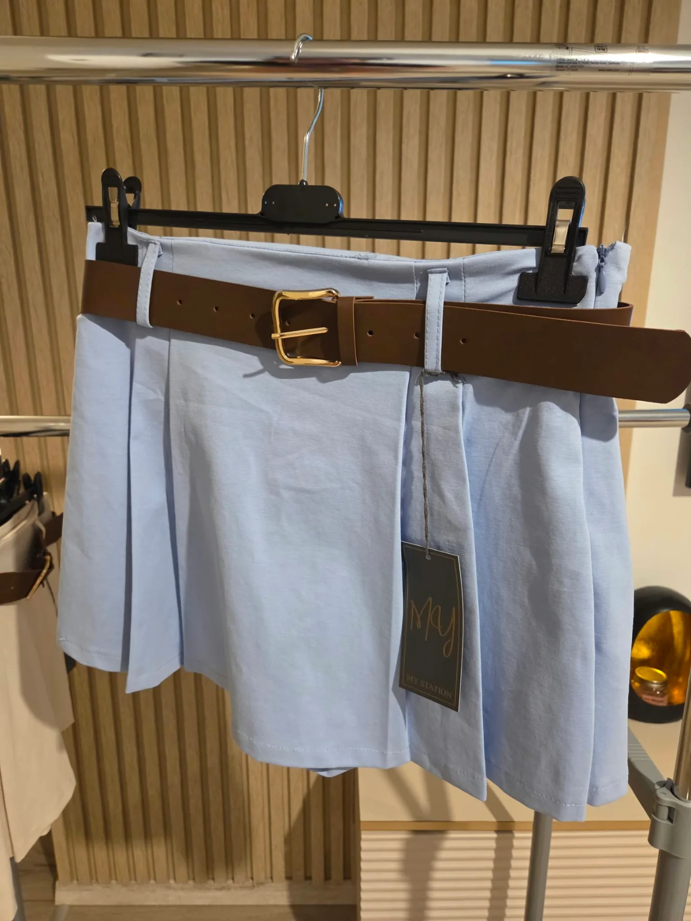 bézs szoknyanadrág, női skort, rakott szoknyanadrág, öves női nadrág, ajándék öves szoknya, magas derekú szoknyanadrág, elegáns női shorts, tavaszi női szoknyanadrág.