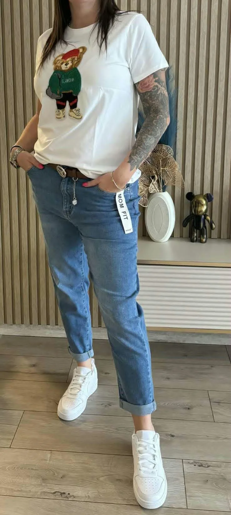 mom fit farmer, magas derekú farmer, öves női farmer, kék női farmer, koptatott farmernadrág, rugalmas női farmer, vagány női nadrág, trendi női farmer.
