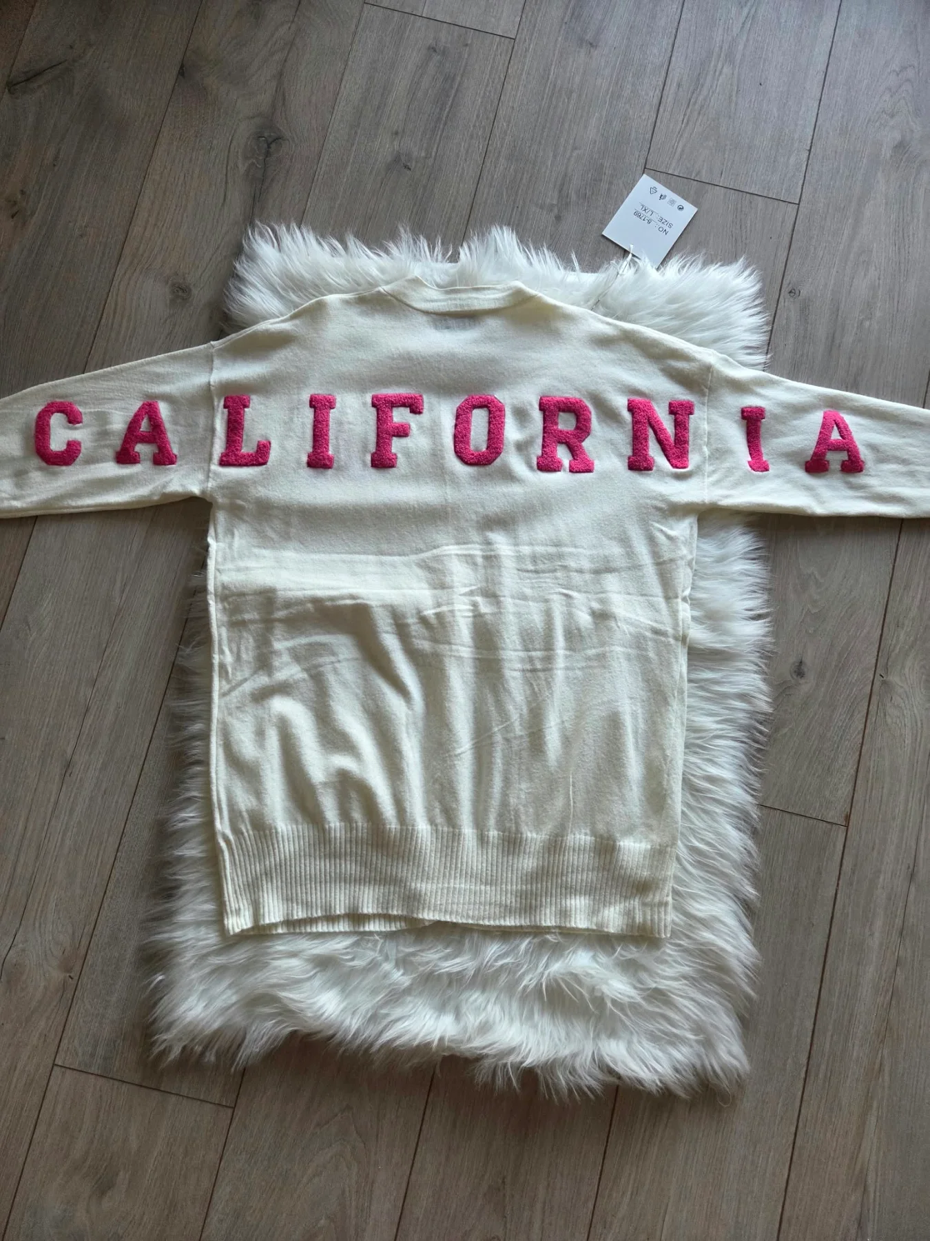 feliratos kardigán, California kardigán, kötött női kardigán, gombos kardigán, zsebes kötött felső, oversize női kardigán, puha tavaszi kardigán, Alex & Francesca kardigán.